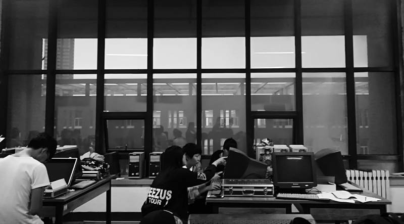 《实验楼》 陈雅楠